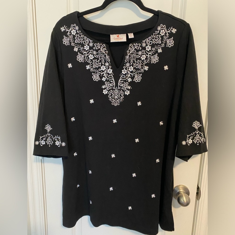 Quacker Factory Black and White Embroidered Tunic